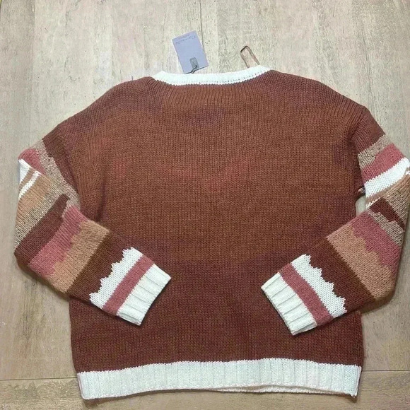 NWT Elsamanda sweater size Medium. - Picture 5 of 7